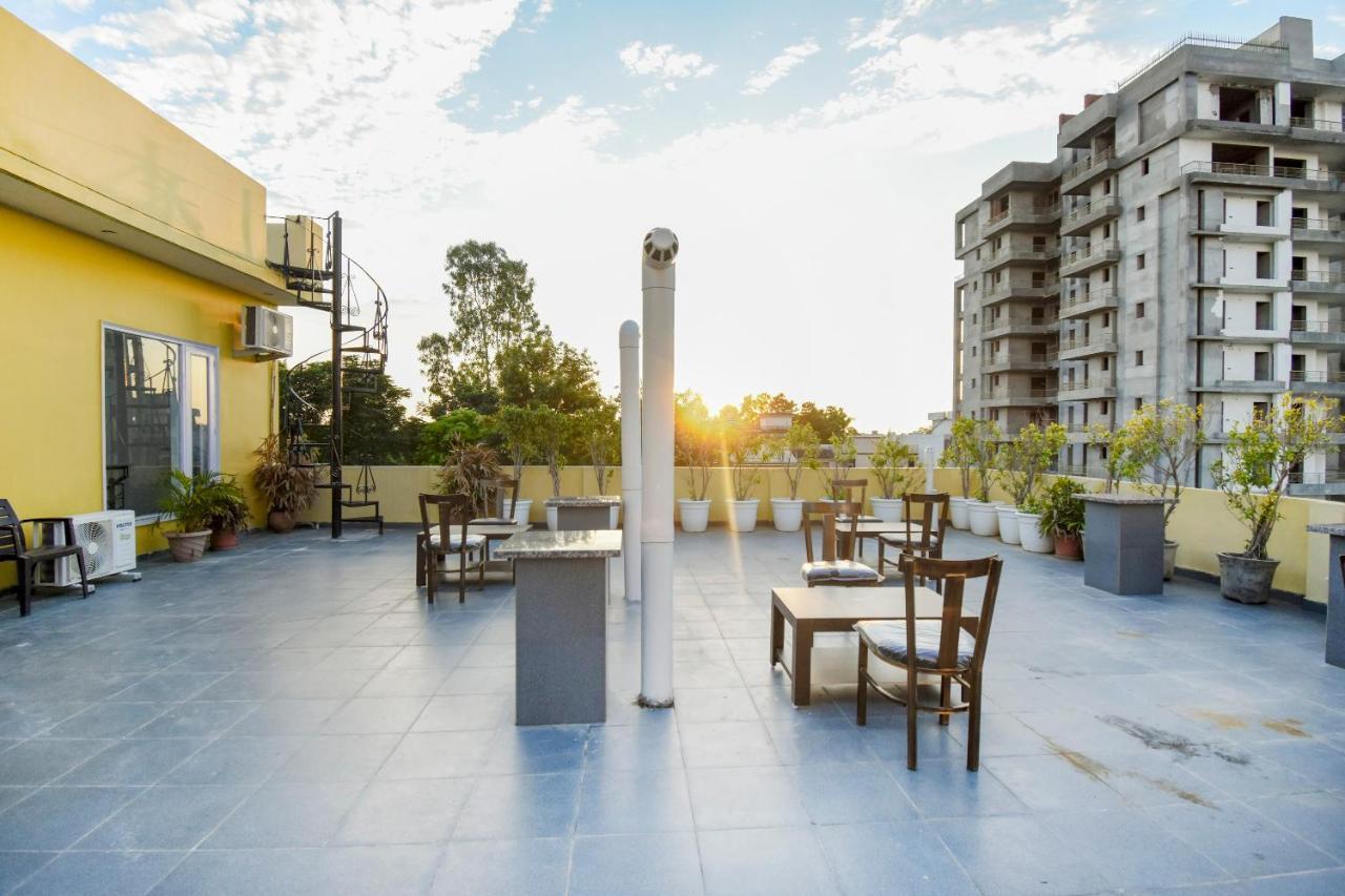 Oyo 75460 Sky High Residency Ξενοδοχείο Λουντιάνα Εξωτερικό φωτογραφία